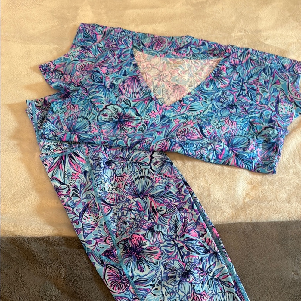 Lilly Pulitzer women’s legging and v neck set